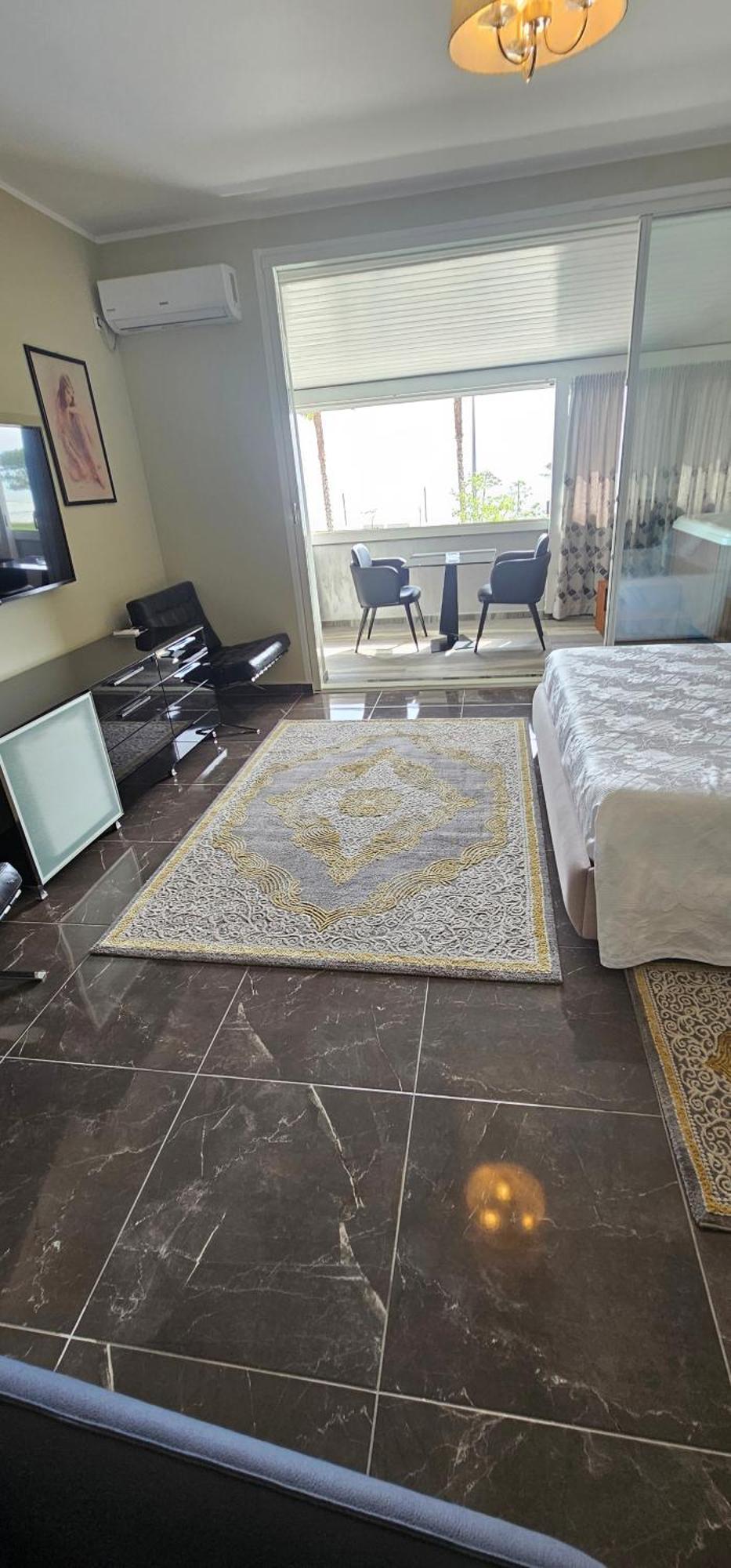 Hotel Pirro فلورا الغرفة الصورة